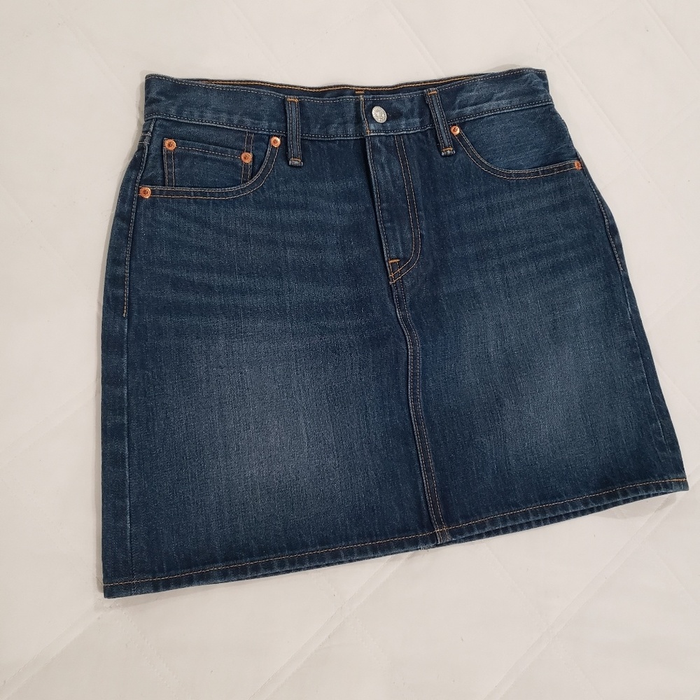 LEVI'S STRAUSS SKIRT SIZE 29